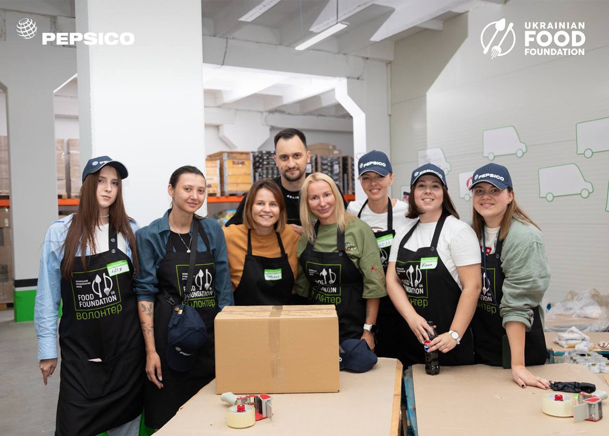 Волонтери PepsiCo та партнерських компаній зібрали 800 продовольчих наборів для українських родин