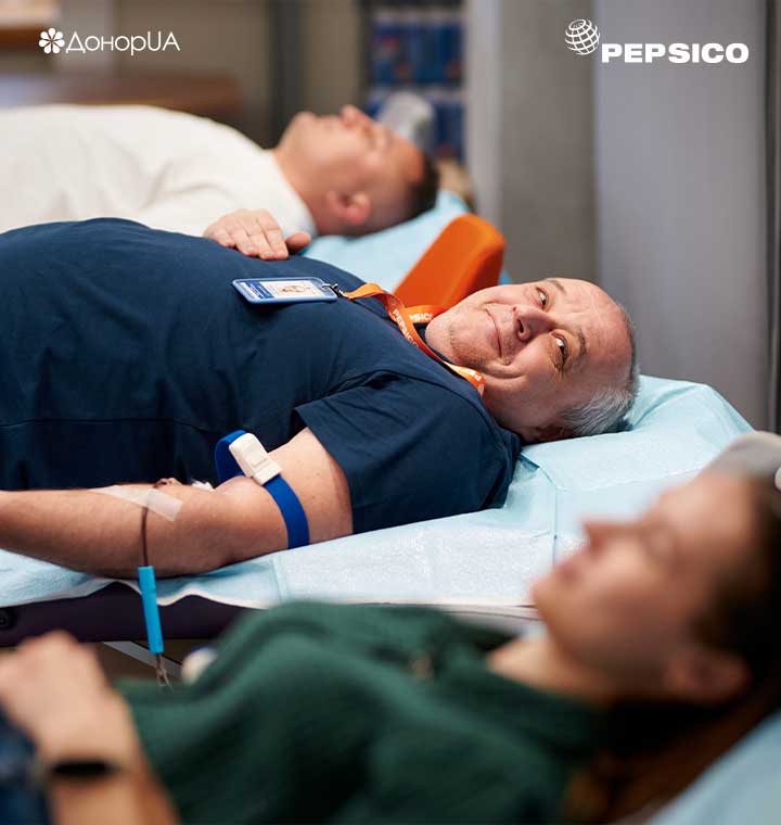 33 працівники PepsiCo здали кров з ДонорUA